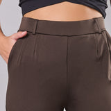 Pantalone donna elasticizzato a sigaretta con pence e tasche - MARRONE - LG24