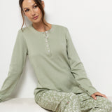 Pigiama donna in caldo cotone verde salvia con pantaloni floreali - SALVIA - RA15